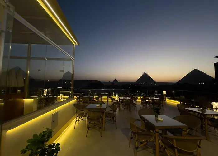 Akhnaton Pyramids View Hotel With Rooftop Access & Free Airport Pickup