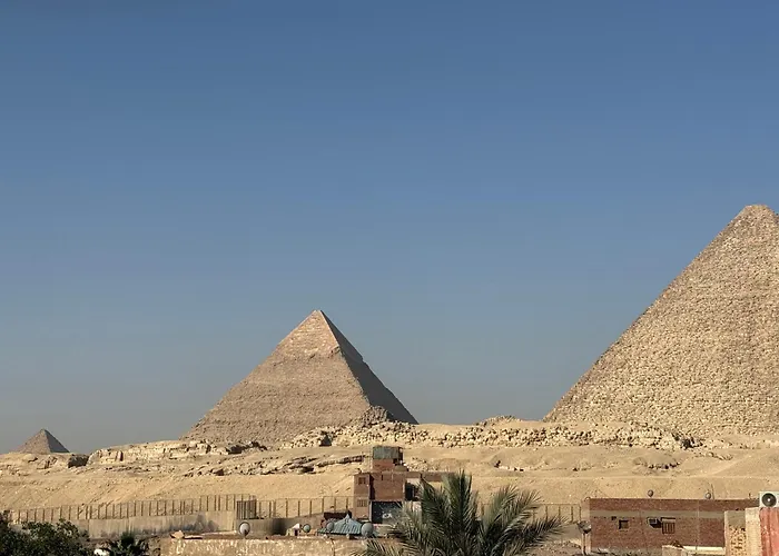 Happy House Pyramids View